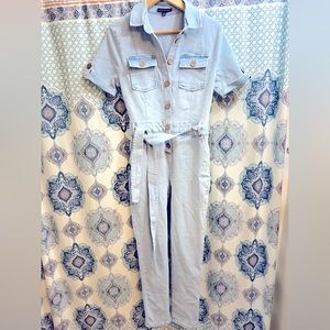 NWOT Light wash stretchy skinny Jean denim jumpsuit with tie belt nanamacs (L)